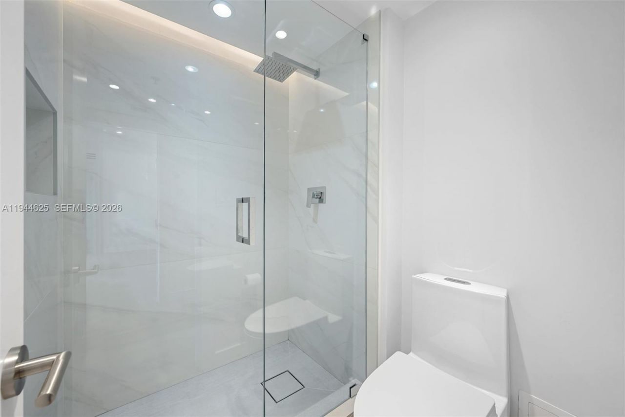 20505 E Country Club Dr, Unit 231, Aventura, FL 33180 Photo