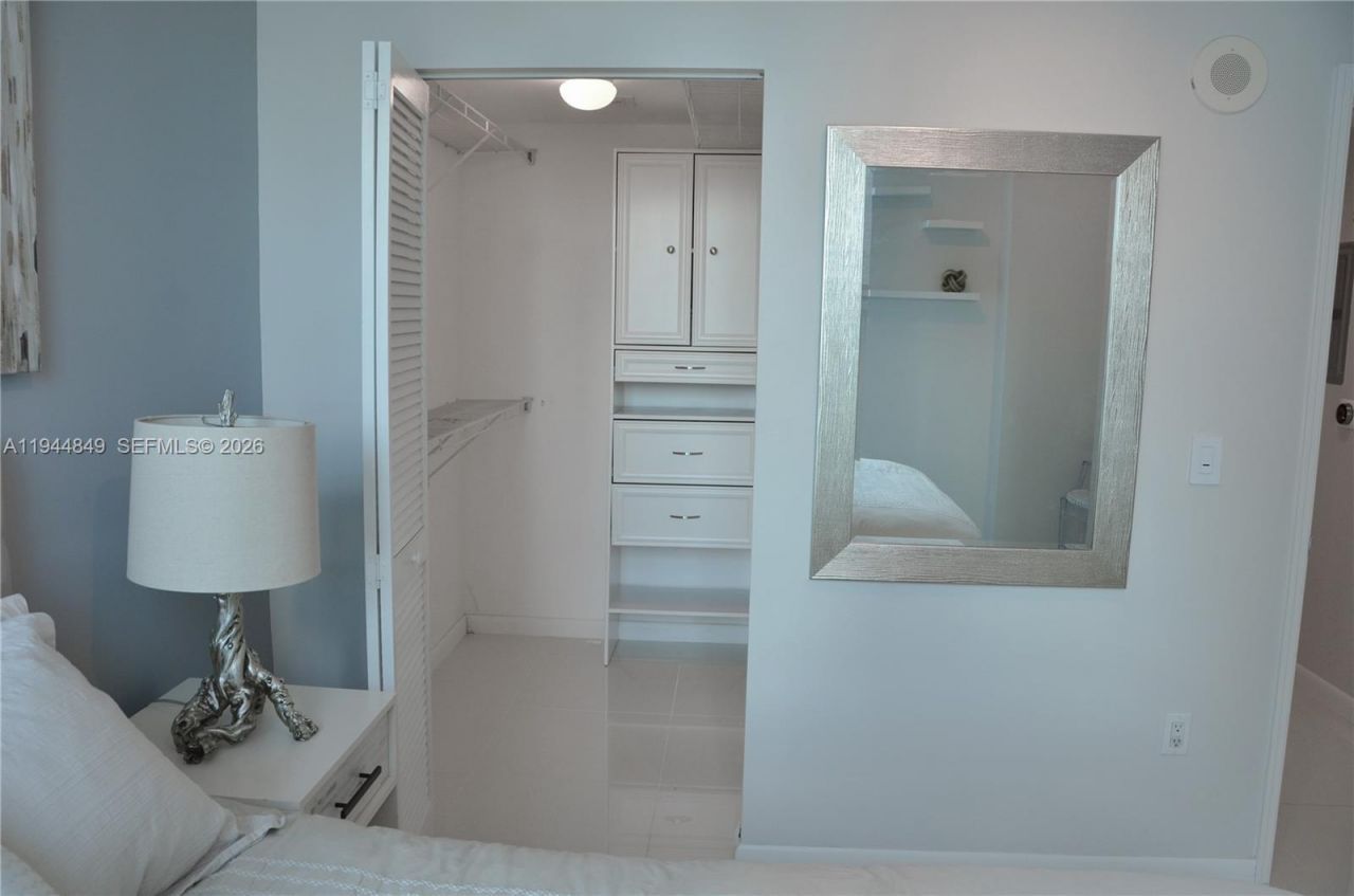 950 Brickell Bay Dr , Unit 3705, Miami, FL 33131 Photo