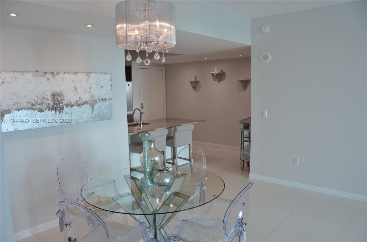 950 Brickell Bay Dr , Unit 3705, Miami, FL 33131 Photo