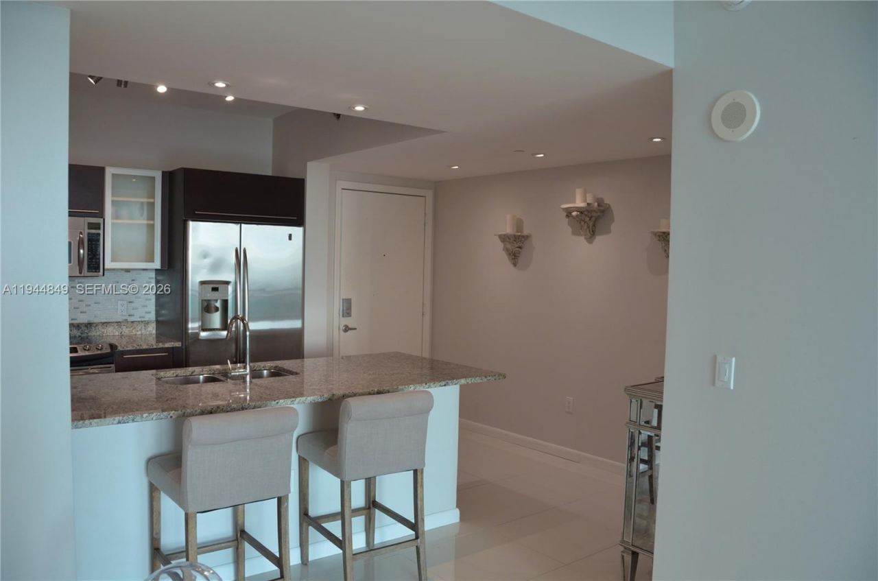 950 Brickell Bay Dr , Unit 3705, Miami, FL 33131 Photo