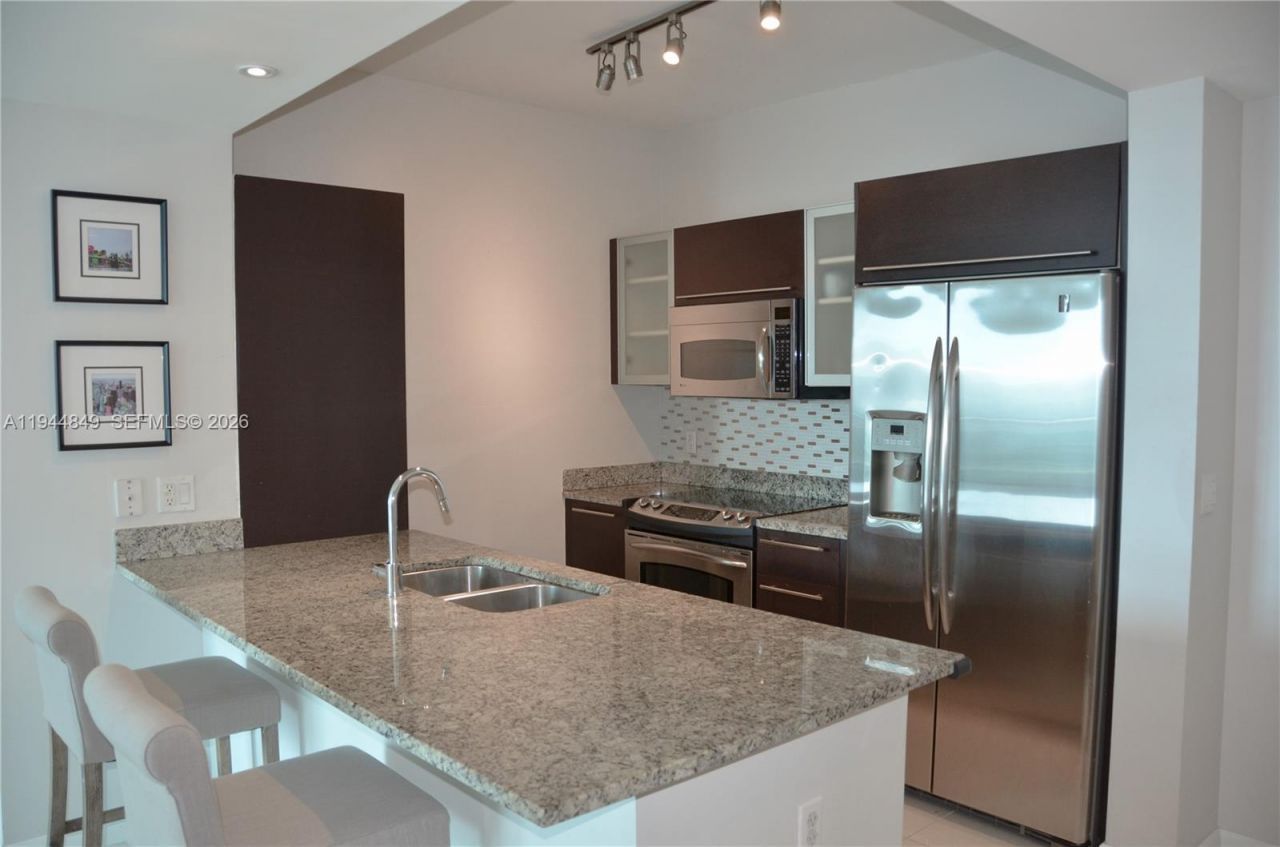 950 Brickell Bay Dr , Unit 3705, Miami, FL 33131 Photo