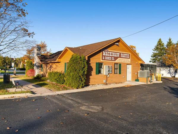 117 W Jamet, Mackinaw City, MI 49701