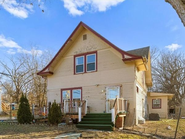 1701 W Walnut Street, Independence, MO 64050