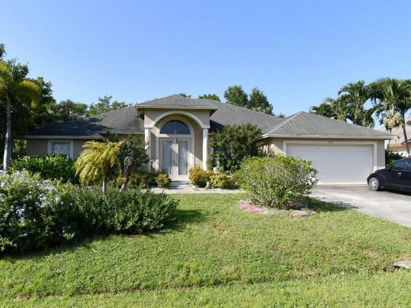 791 SW Dolores Avenue, Port Saint Lucie, FL 34983