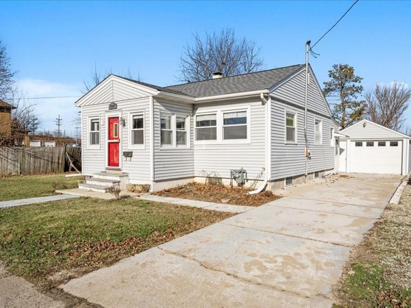 909 E Railroad Street, Sandwich, IL 60548