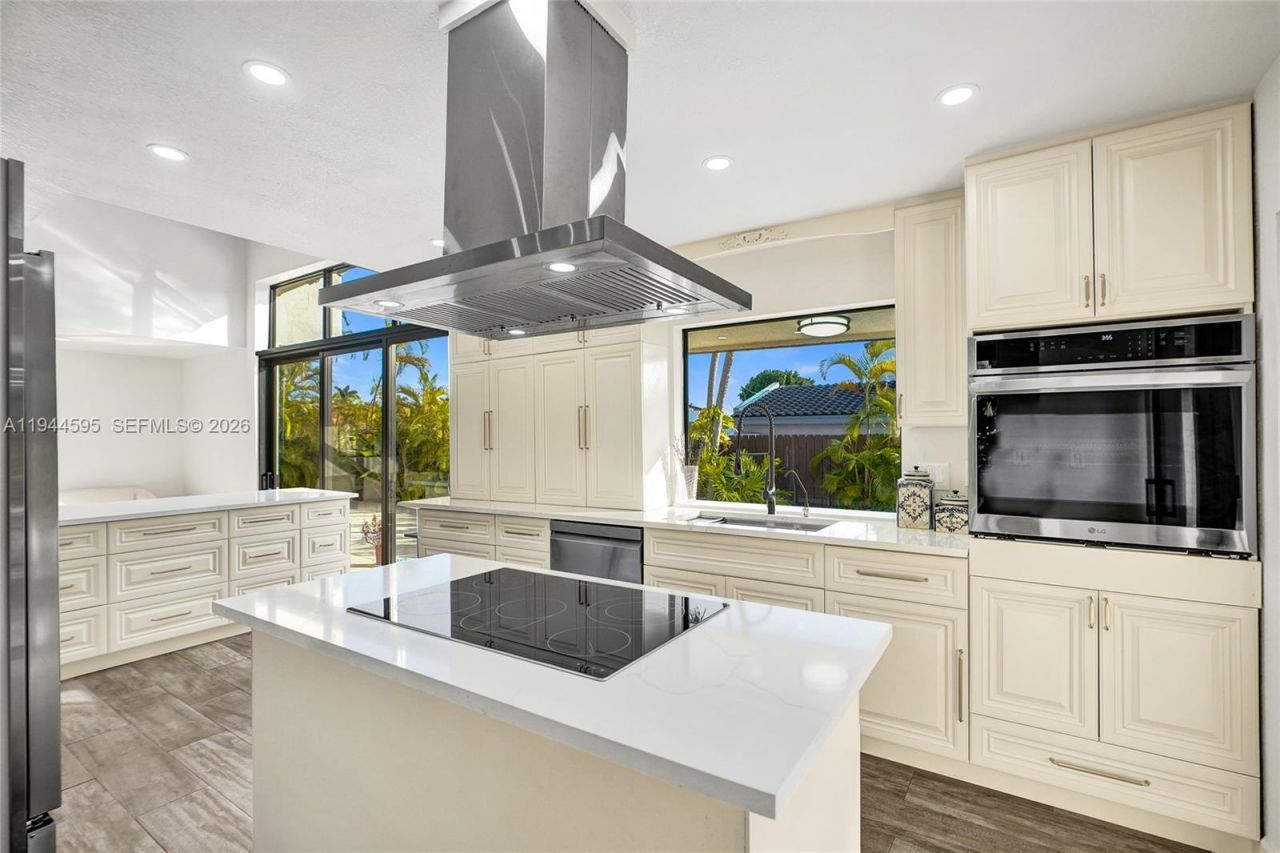 13740 SW 18th St, Miami, FL 33175 Photo