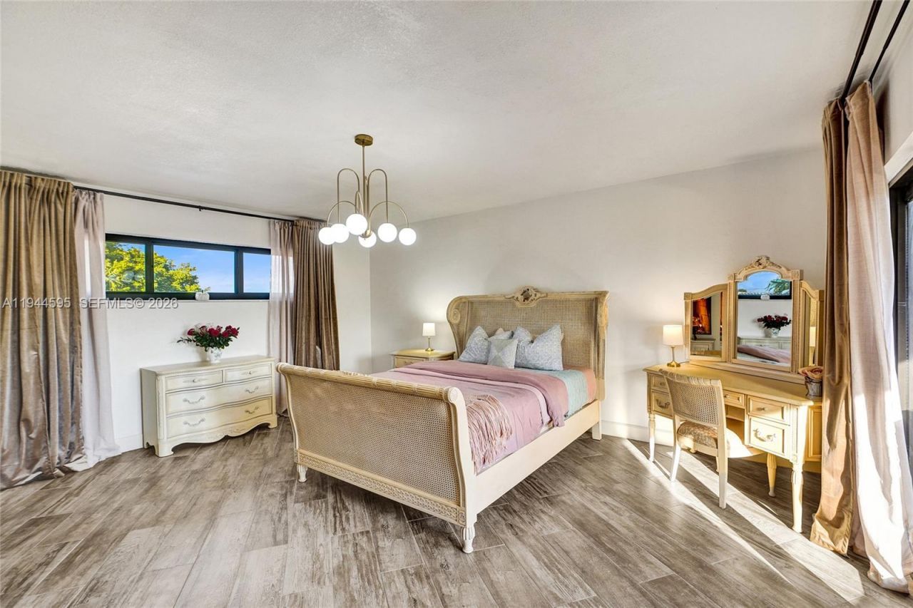 13740 SW 18th St, Miami, FL 33175 Photo