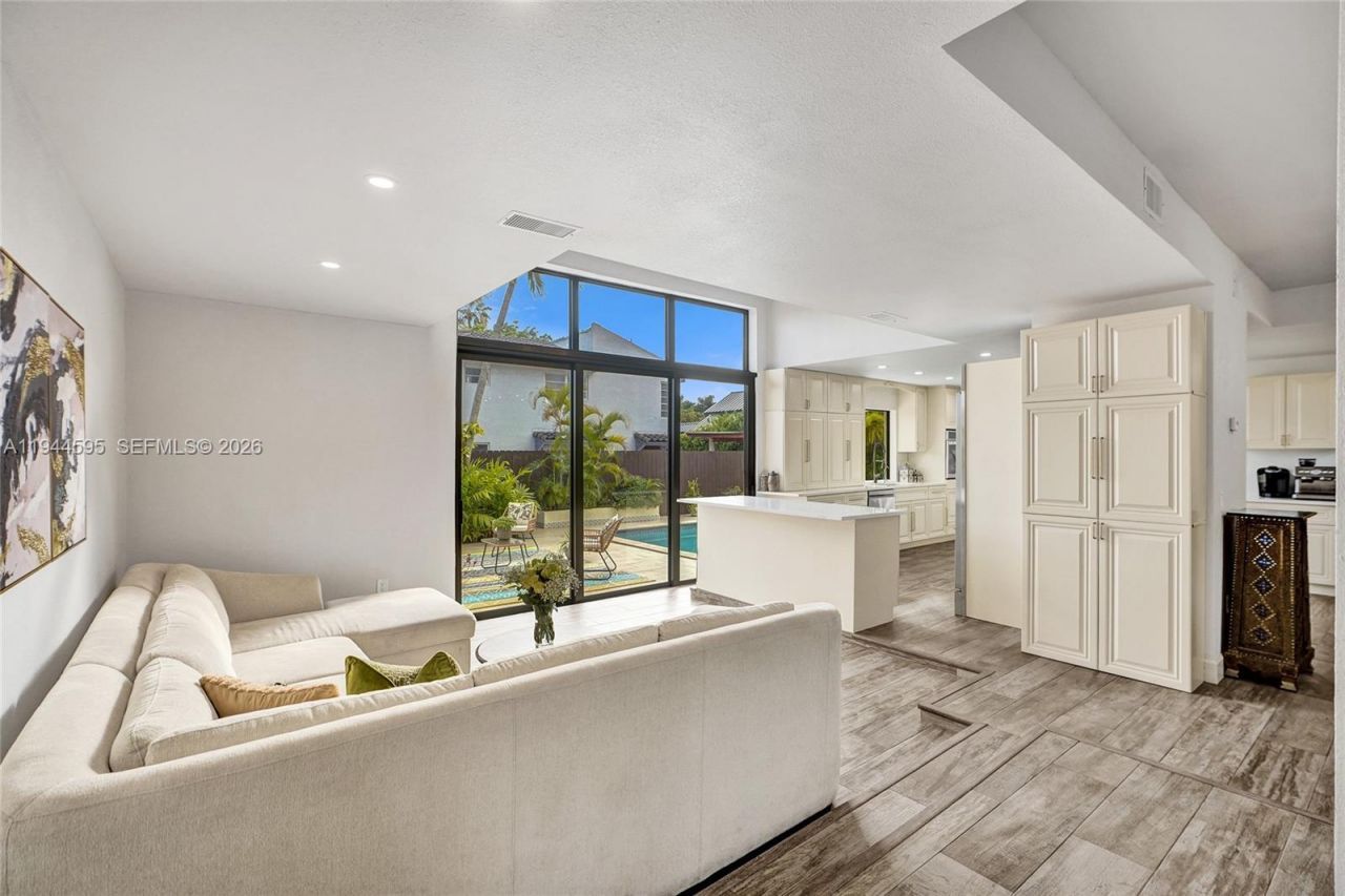 13740 SW 18th St, Miami, FL 33175 Photo