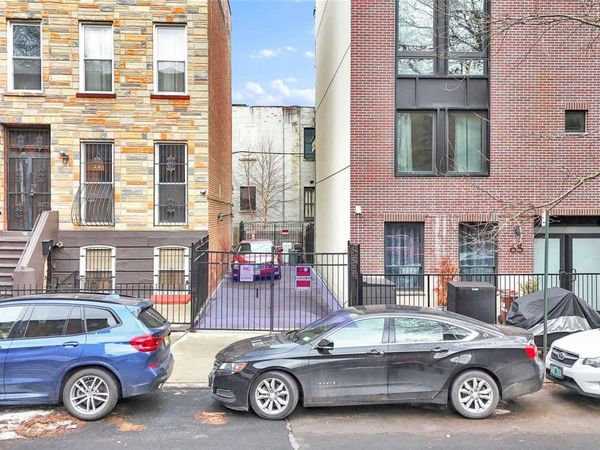 63 Irving Place , Brooklyn, NY 11238
