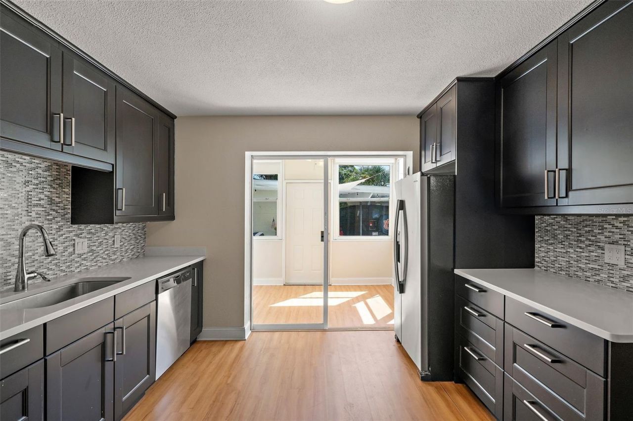 503 Monterey Boulevard Ne, Unit 2, Saint Petersburg, FL 33704 Photo