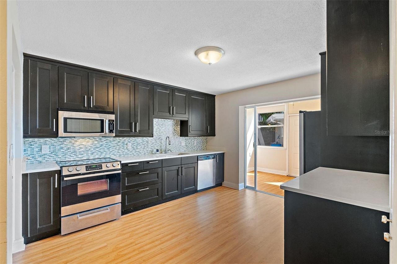 503 Monterey Boulevard Ne, Unit 2, Saint Petersburg, FL 33704 Photo