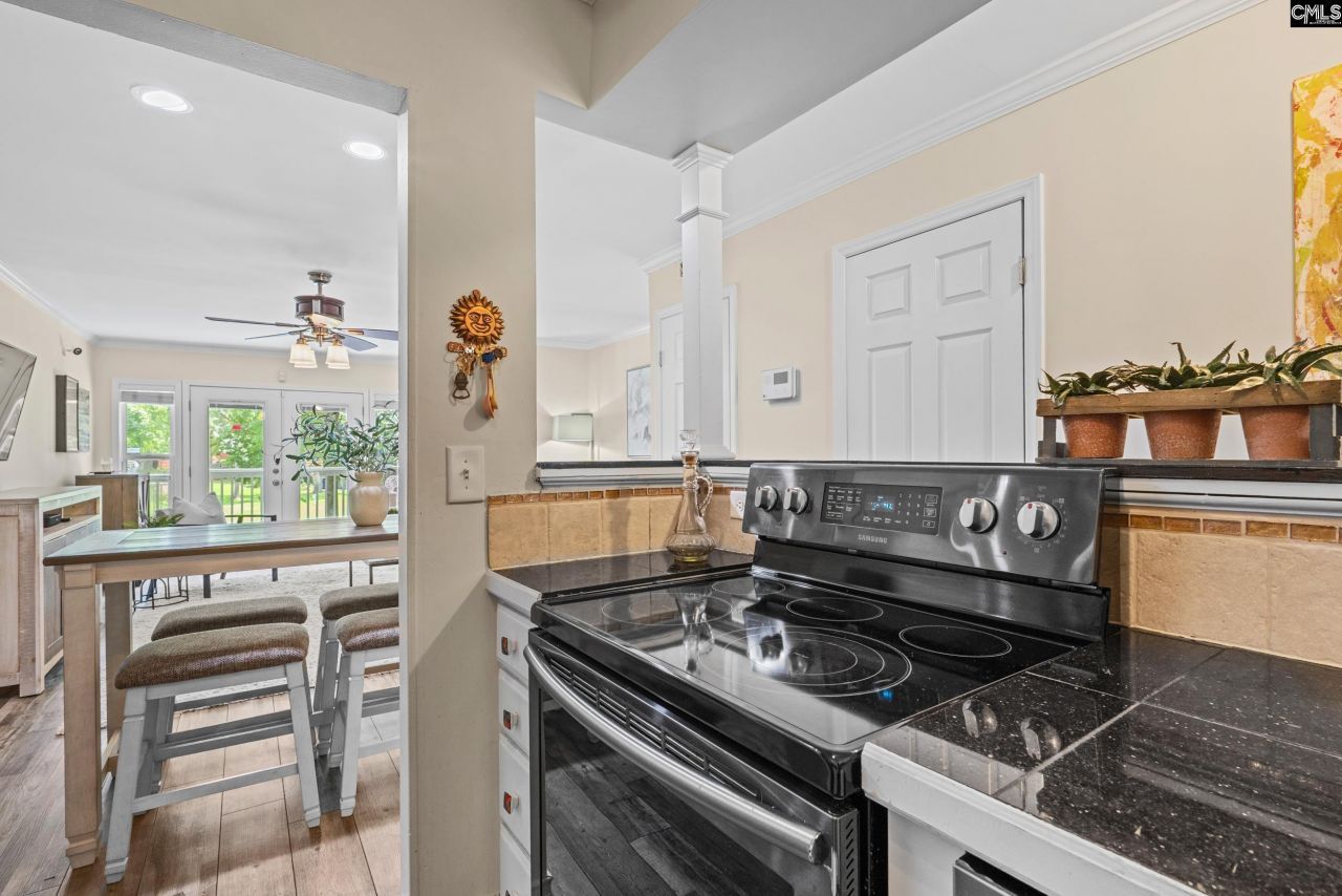 301 Harbor Heights #5d Drive Photo 10