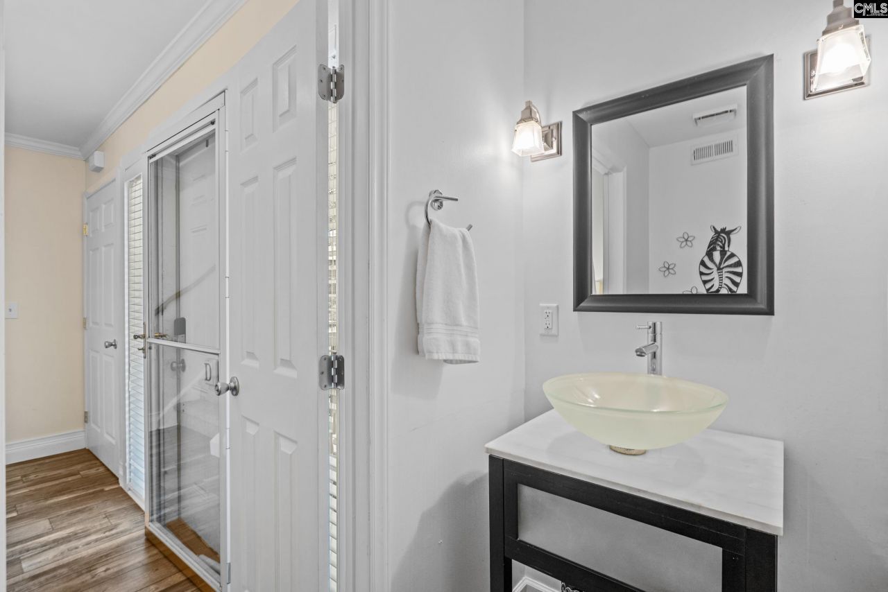 301 Harbor Heights #5d Drive Photo 14