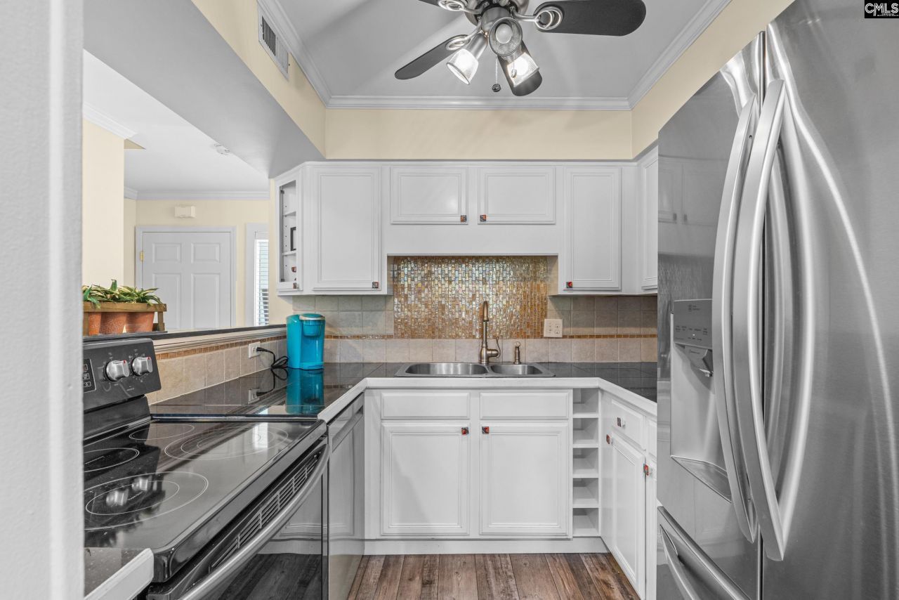 301 Harbor Heights #5d Drive Photo 9