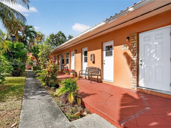 140 SW 30th Ct, Unit 130, Miami, FL 33135