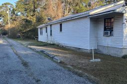 3044 Maybank Highway  photo 4