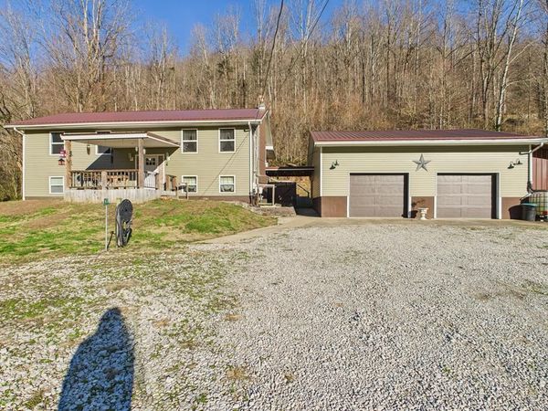 99 Adler Lane, Comfort, WV 25049