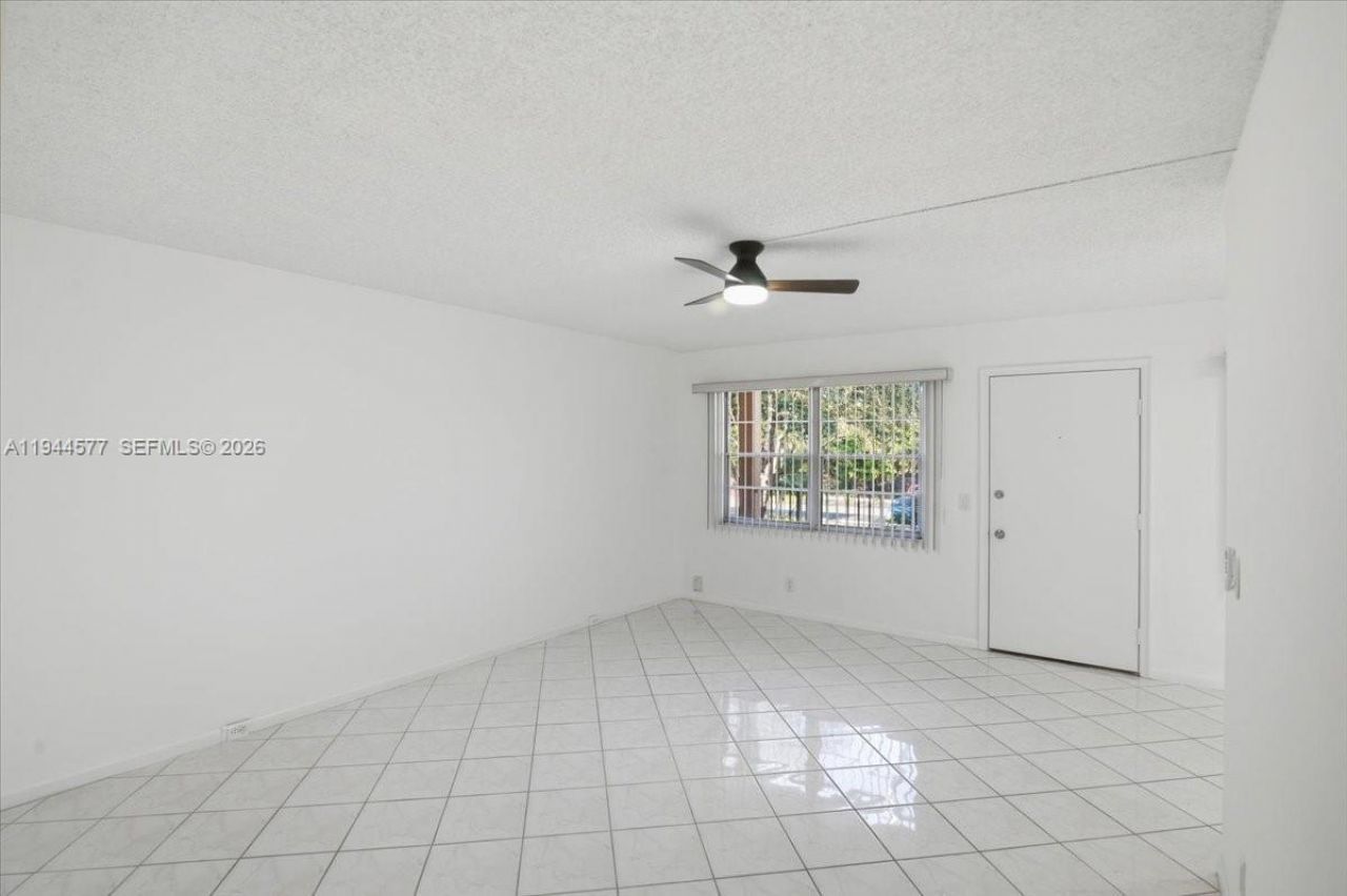 13350 SW 1st St, Unit 205P, Pembroke Pines, FL 33027 Photo