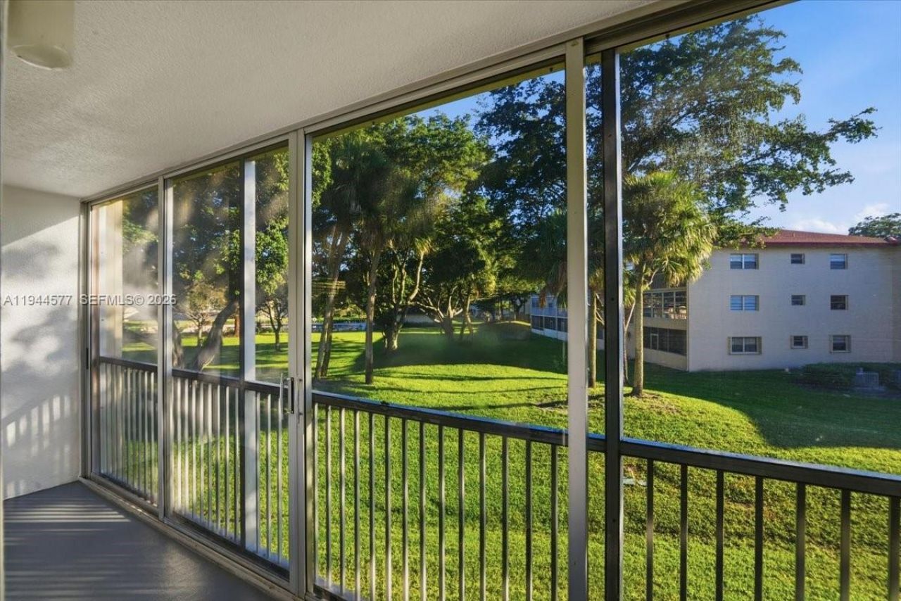 13350 SW 1st St, Unit 205P, Pembroke Pines, FL 33027 Photo