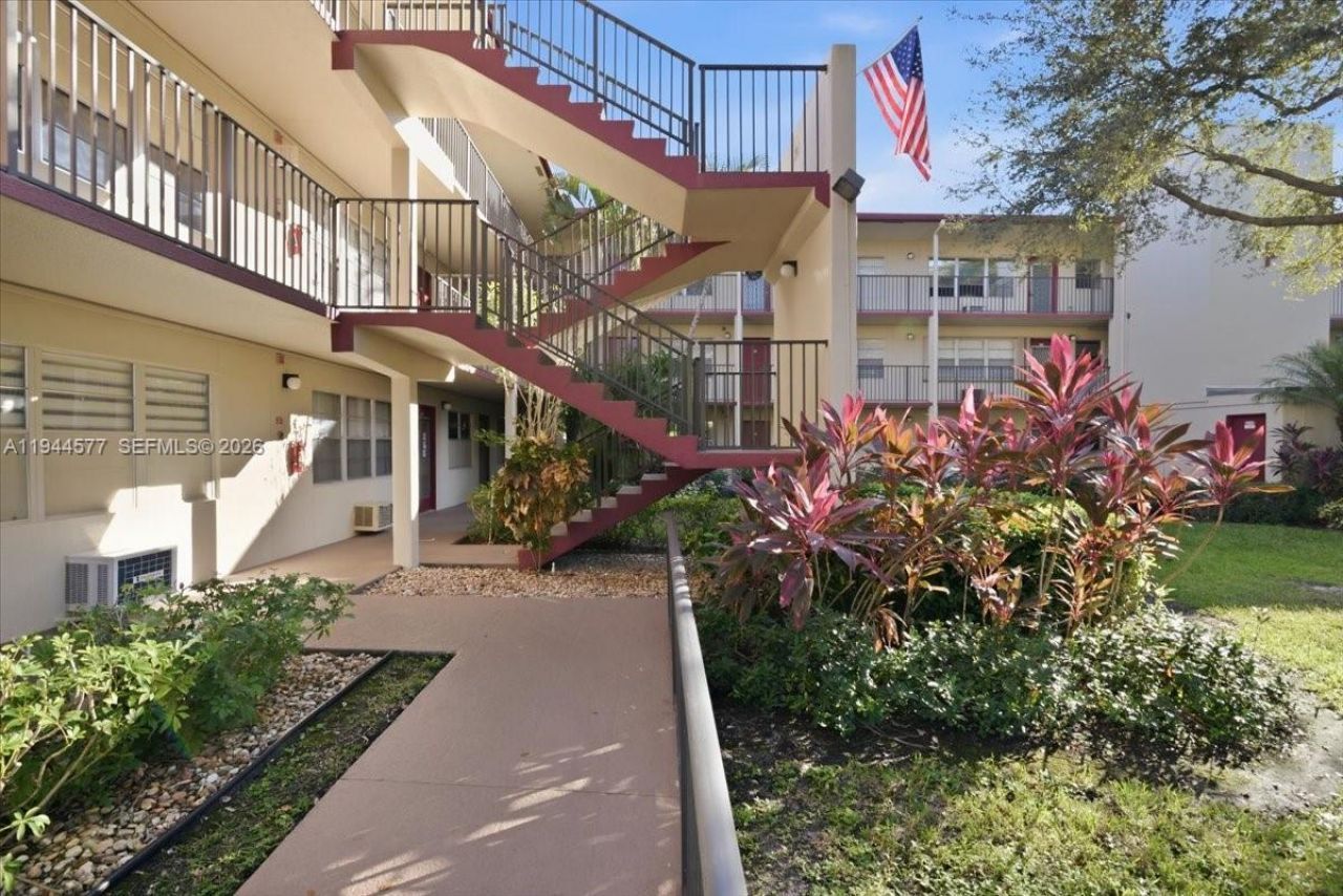 13350 SW 1st St, Unit 205P, Pembroke Pines, FL 33027 Photo