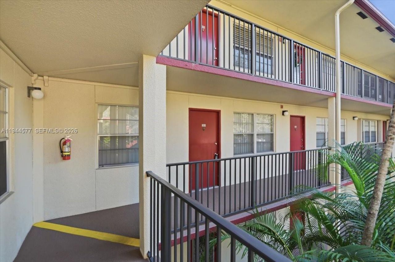 13350 SW 1st St, Unit 205P, Pembroke Pines, FL 33027 Photo