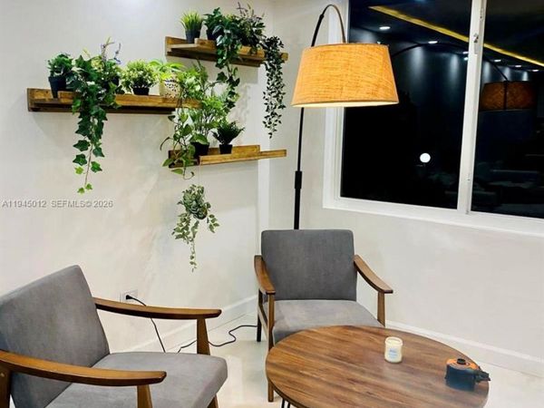 441 NE 195th St, Unit 205, Miami, FL 33179