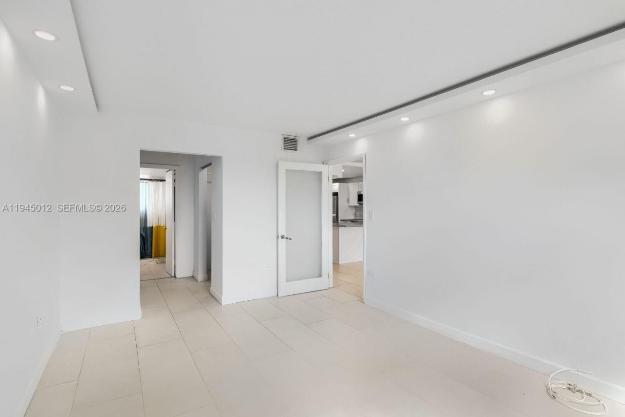 441 NE 195th St, Unit 205, Miami, FL 33179 Photo