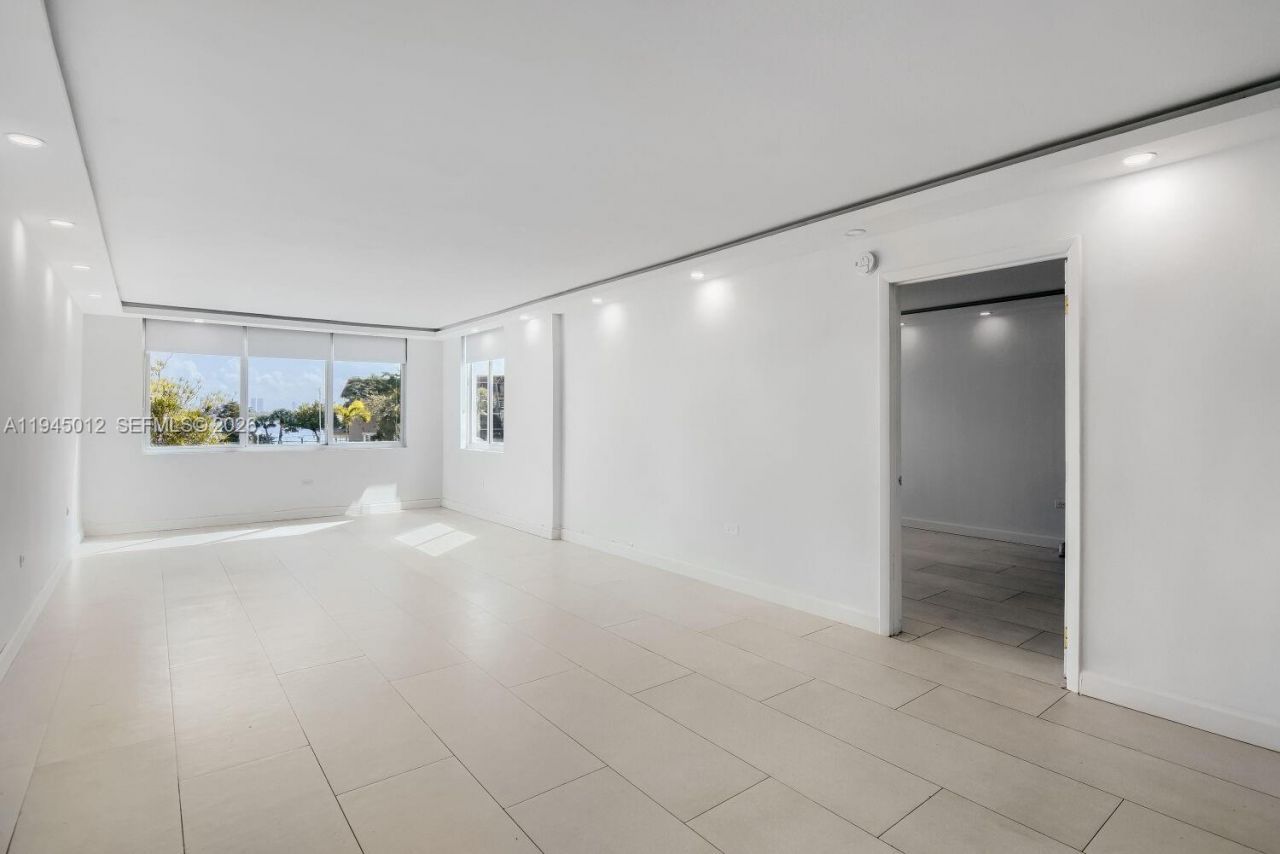 441 NE 195th St, Unit 205, Miami, FL 33179 Photo