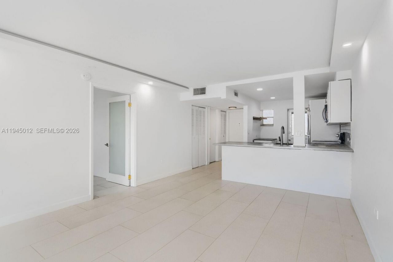 441 NE 195th St, Unit 205, Miami, FL 33179 Photo