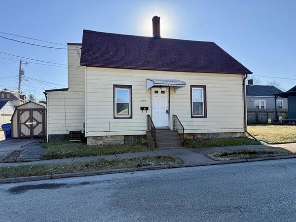 1649 Florence Ln Lane, Davenport, IA 52804