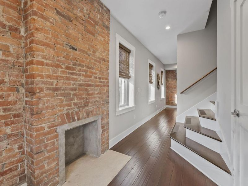 192 E 2nd Avenue, Columbus, OH 43201 Photo 3