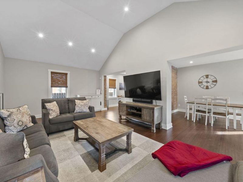 192 E 2nd Avenue, Columbus, OH 43201 Photo 6