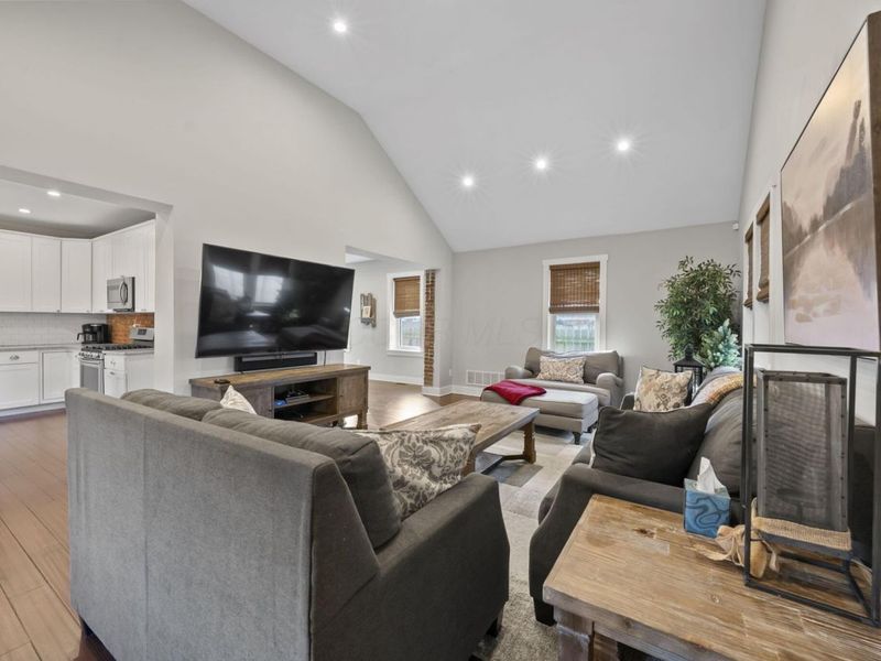 192 E 2nd Avenue, Columbus, OH 43201 Photo 8