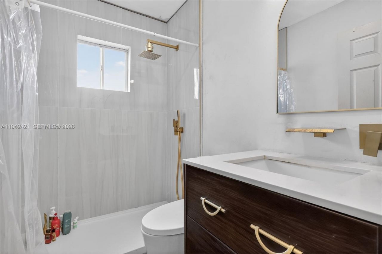 18752 NW 84th Pl, Unit 606-6, Hialeah, FL 33015 Photo