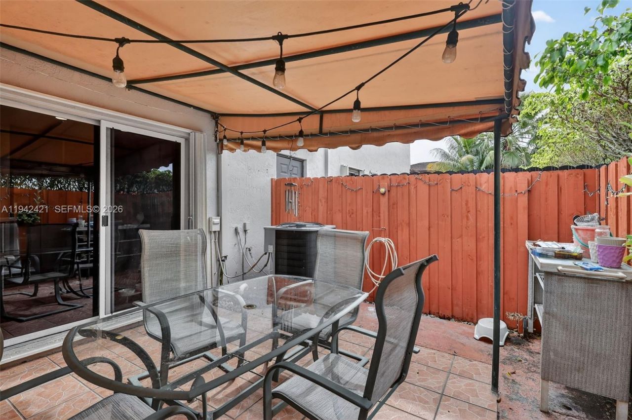 18752 NW 84th Pl, Unit 606-6, Hialeah, FL 33015 Photo