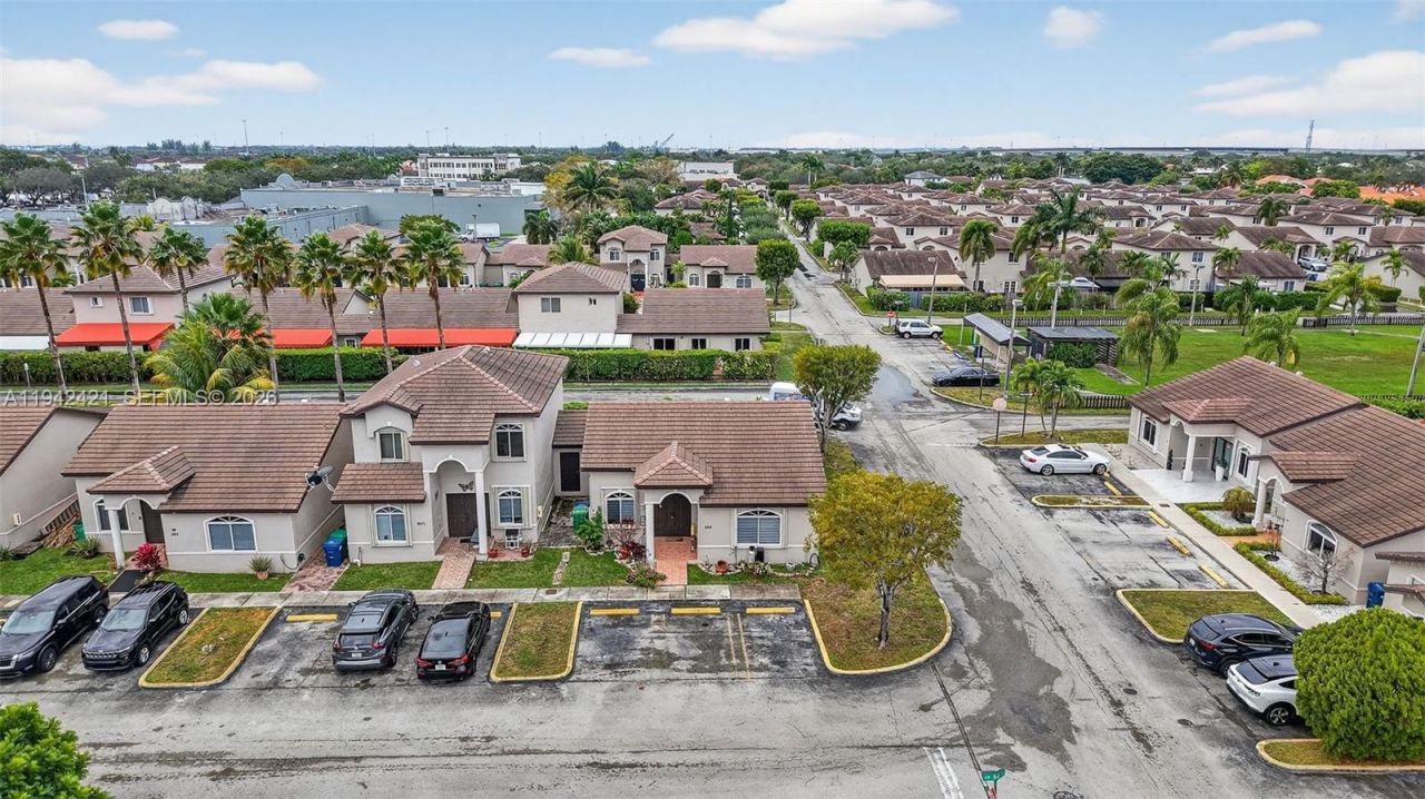 18752 NW 84th Pl, Unit 606-6, Hialeah, FL 33015 Photo