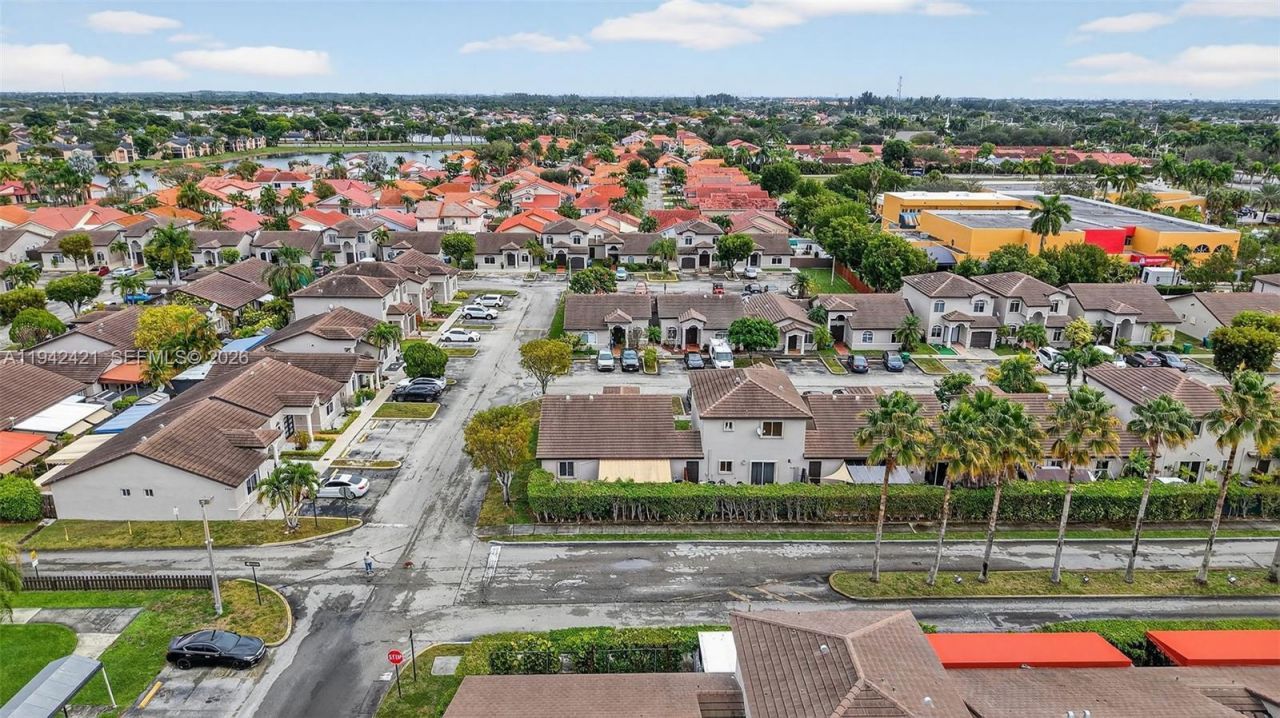 18752 NW 84th Pl, Unit 606-6, Hialeah, FL 33015 Photo