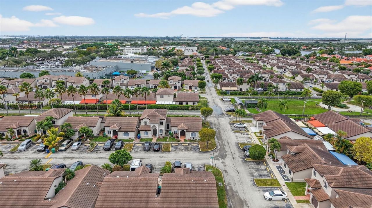 18752 NW 84th Pl, Unit 606-6, Hialeah, FL 33015 Photo