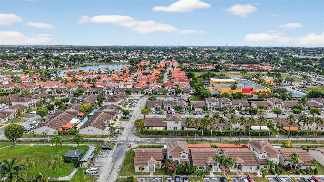 18752 NW 84th Pl, Unit 606-6, Hialeah, FL 33015 Photo