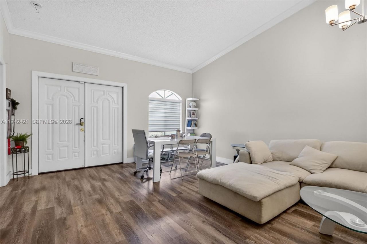 18752 NW 84th Pl, Unit 606-6, Hialeah, FL 33015 Photo