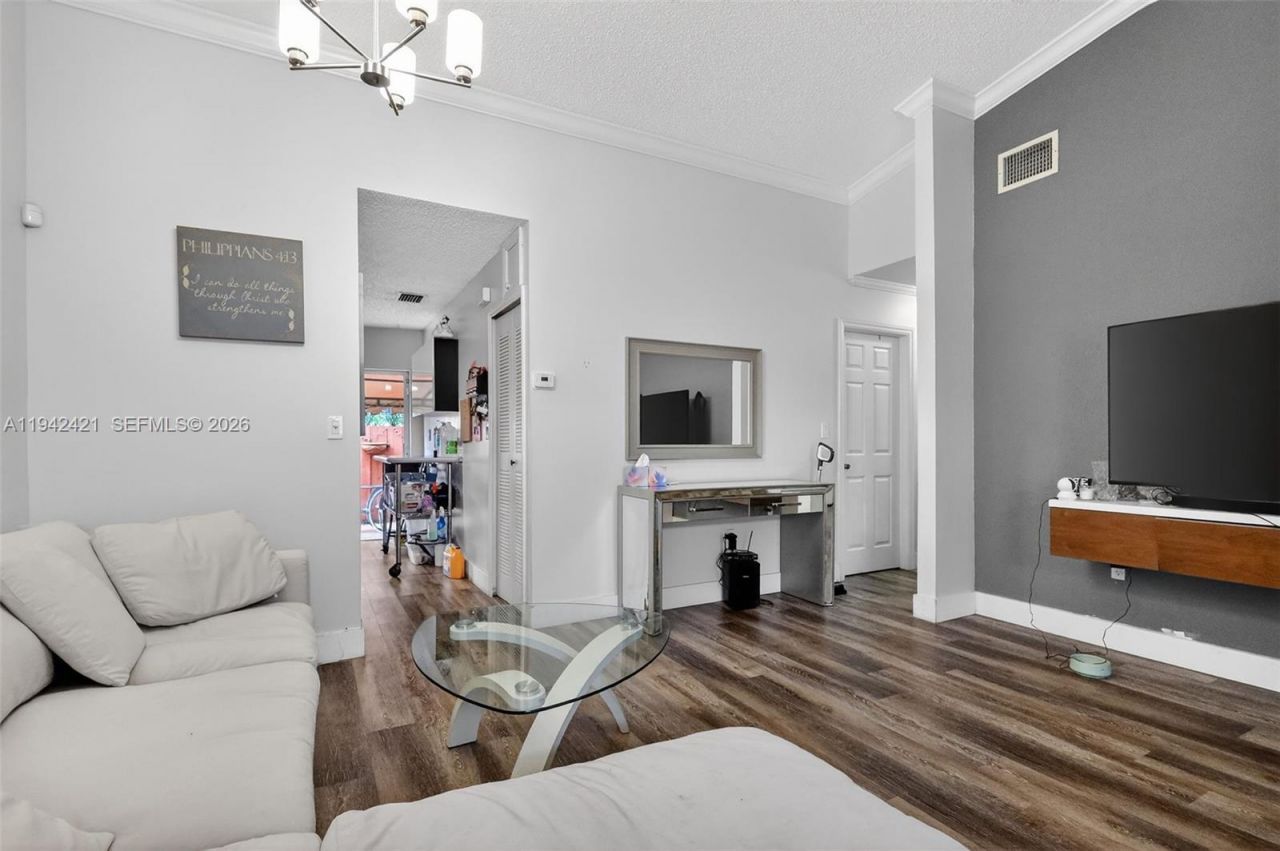 18752 NW 84th Pl, Unit 606-6, Hialeah, FL 33015 Photo