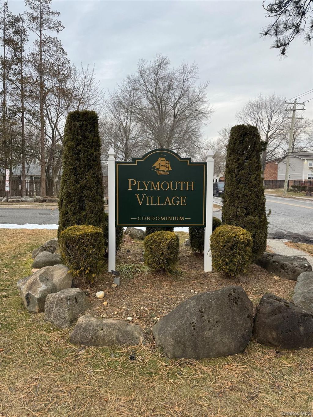 100 Hawthorne Avenue, Central Islip, NY 11722 Main Photo