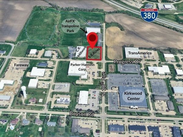 Progress Drive, Hiawatha, IA 52233