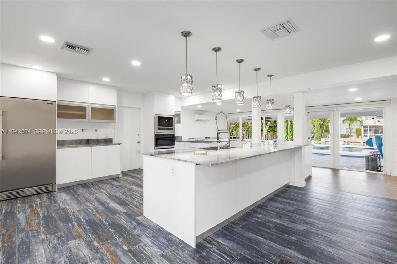 1895 Ixora Rd , North Miami, FL 33181 Photo