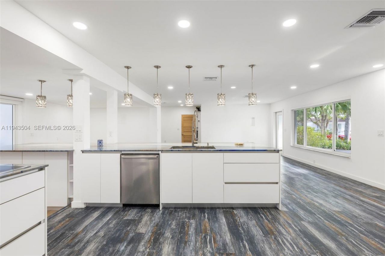 1895 Ixora Rd , North Miami, FL 33181 Photo