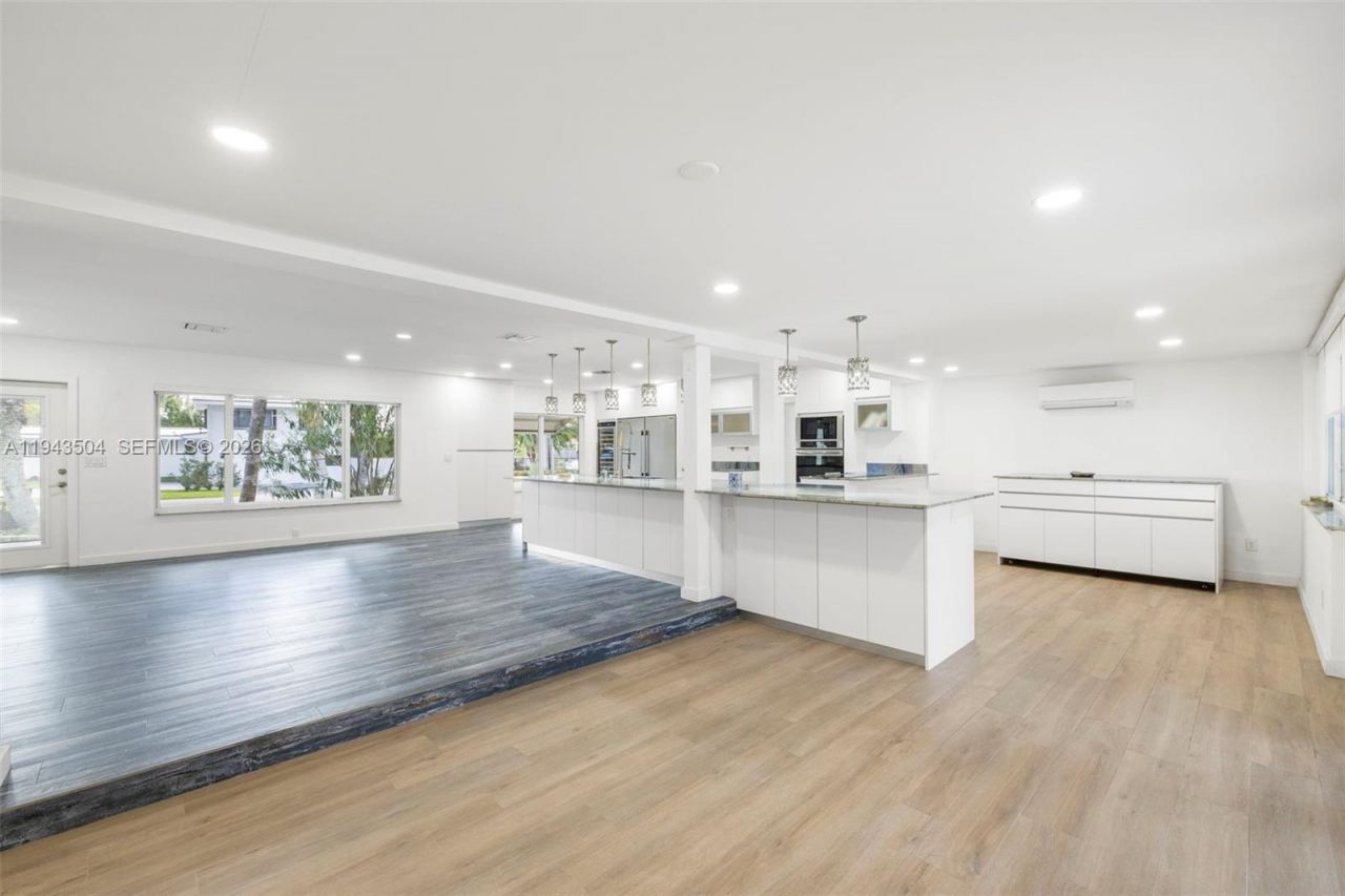 1895 Ixora Rd , North Miami, FL 33181 Photo