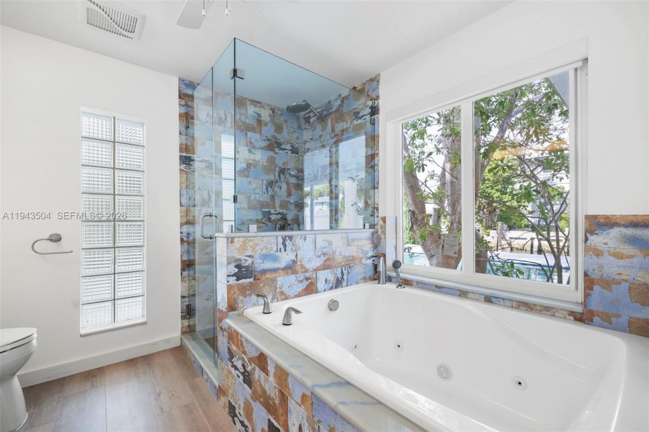 1895 Ixora Rd , North Miami, FL 33181 Photo