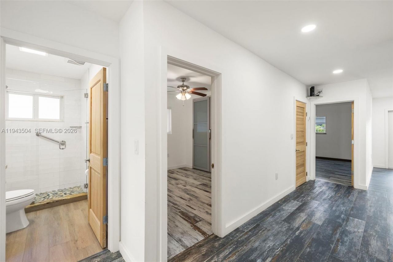 1895 Ixora Rd , North Miami, FL 33181 Photo