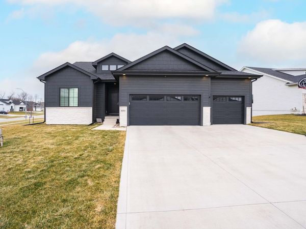 401 Oakford Lane, Polk City, IA 50226