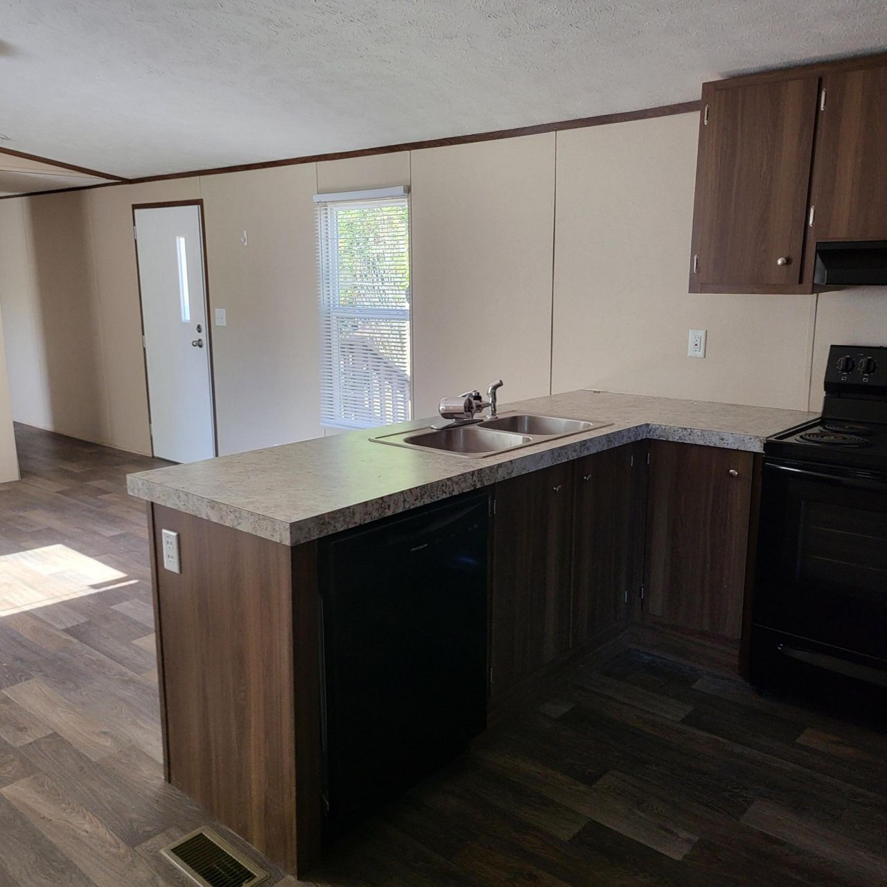 111 Pamela Avenue Photo 11